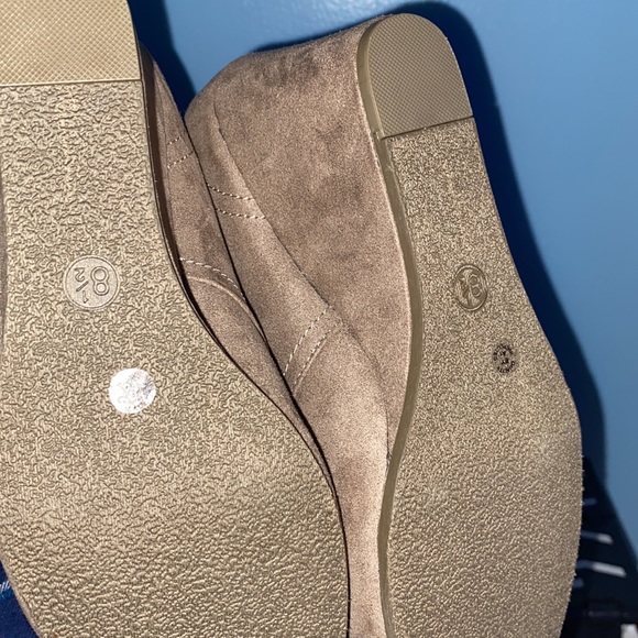 Arizona Lilly Wedge Booties Size 8.5 in U.S. Women’s - Picture 3 of 3